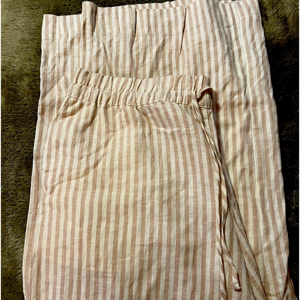 Linen wide leg pants.